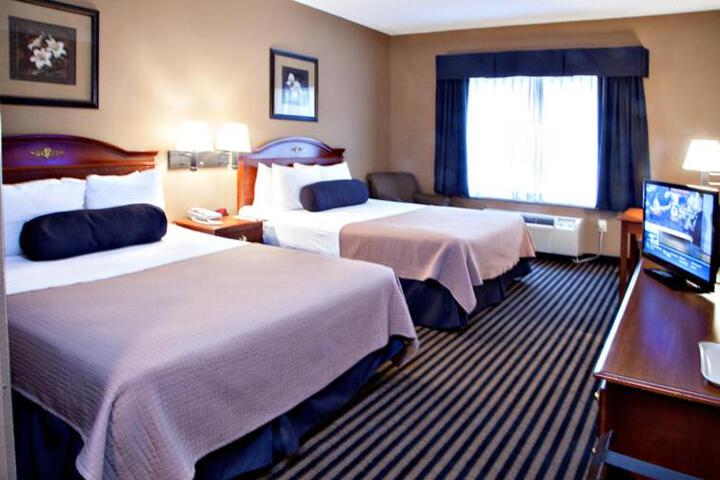 2 Queen Beds (1 of 4)