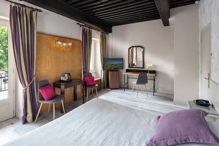 Room 6 of 59