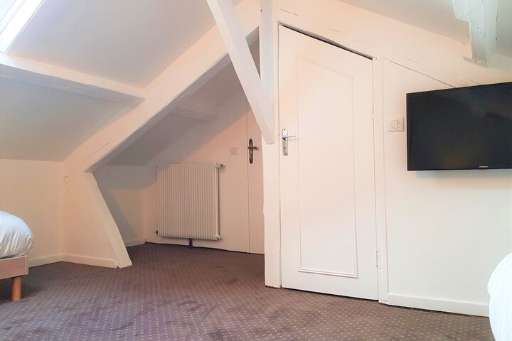 Room 32 of 89