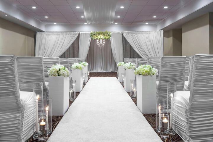 Ballroom/Hall 68 of 101