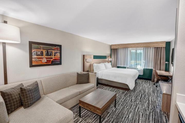 Suite 2 Queen Beds Lake View Patio (6 of 16)