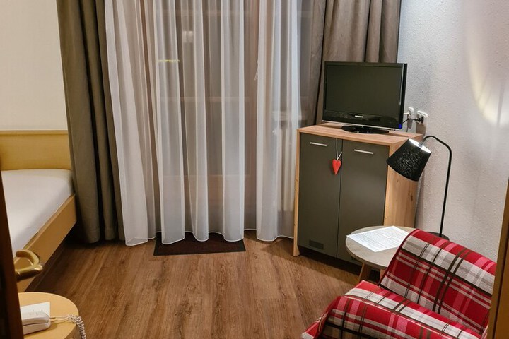 Room 11 of 46