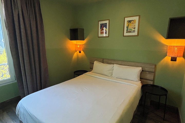 Room 18 of 76