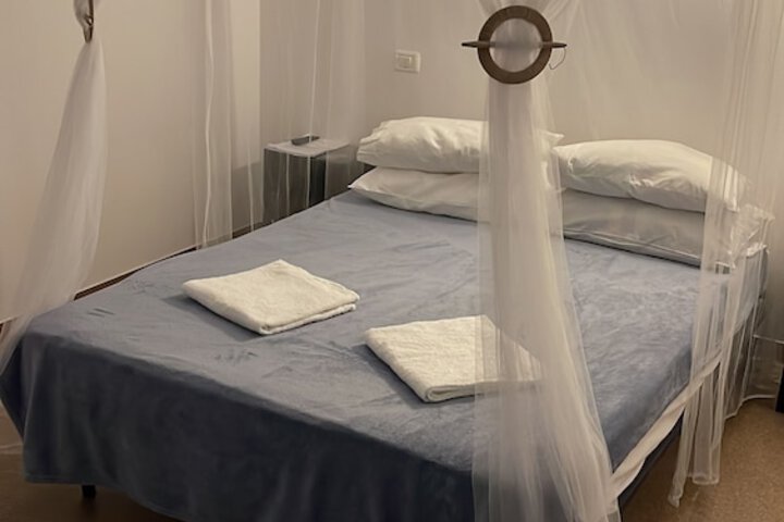 Room 16 of 30