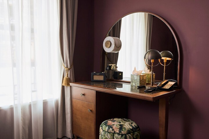 Room 4 of 73