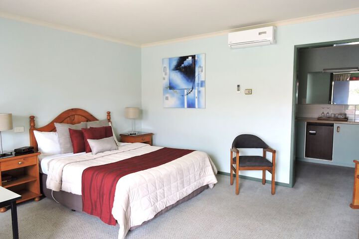 Room 8 of 30
