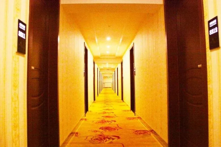 Room 10 of 14