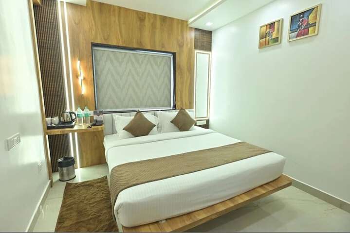 Room 12 of 50