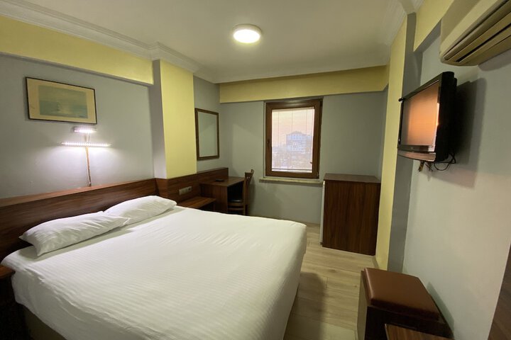 Room 21 of 37