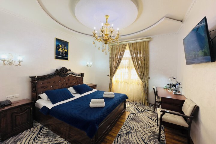 Room 11 of 31
