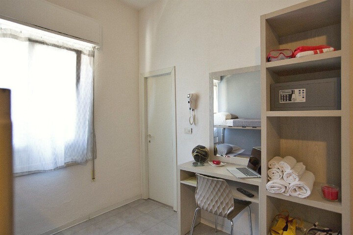 Room 10 of 19