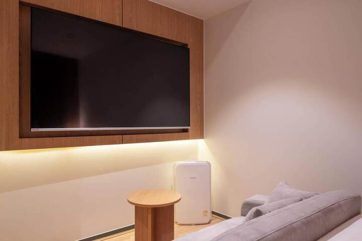 Room 10 of 31