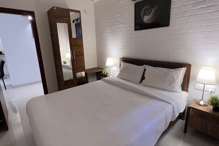 Room 5 of 18