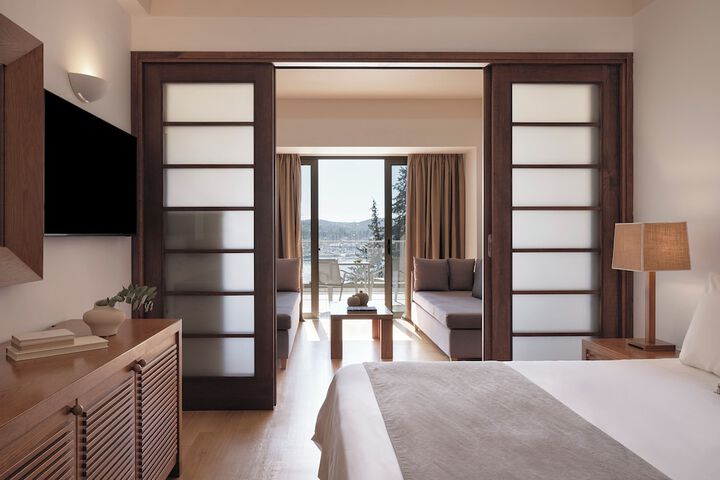 Room 34 of 247