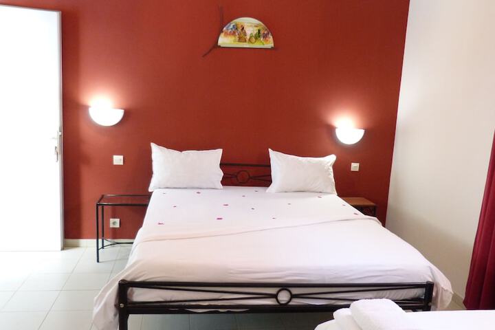 Room 2 of 62