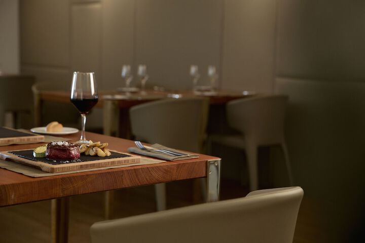 Dining 33 of 61