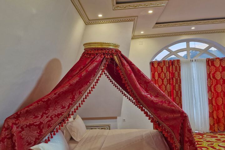 Room 4 of 28