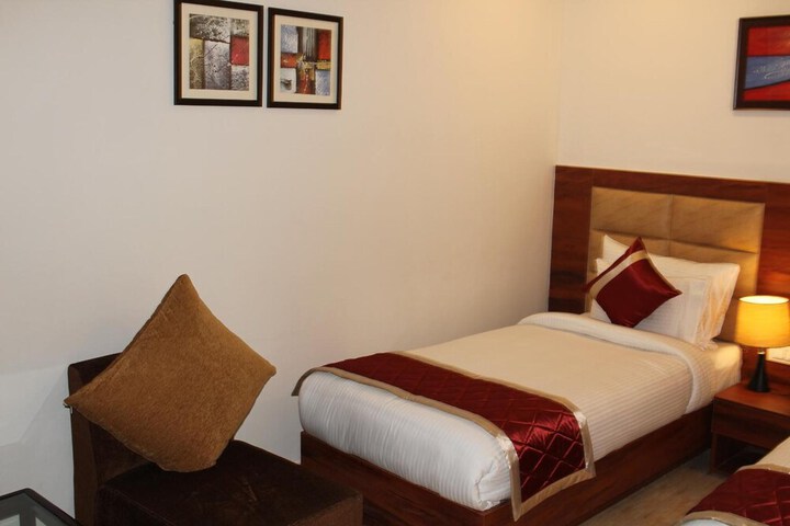 Room 32 of 45