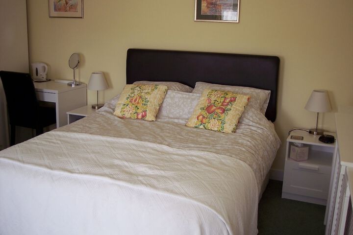 Room 7 of 16