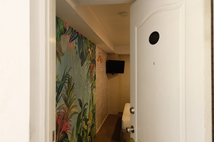 Room 9 of 89