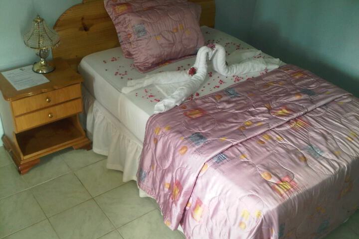 Room 3 of 33