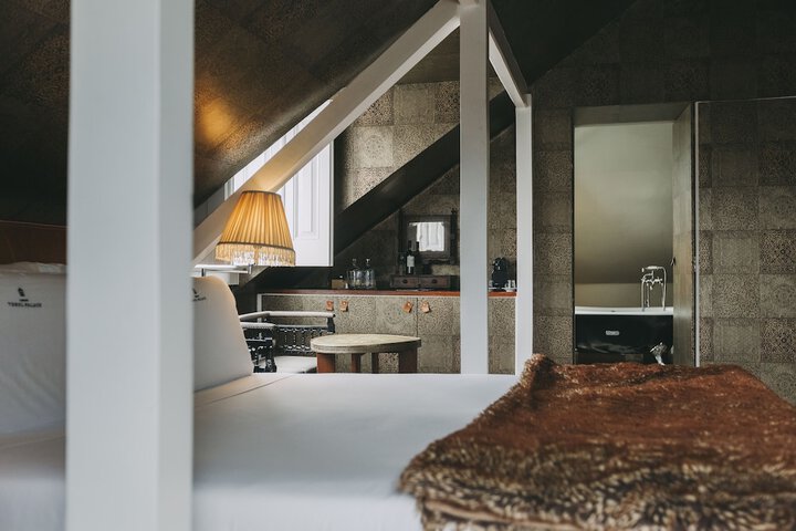 Room 18 of 245