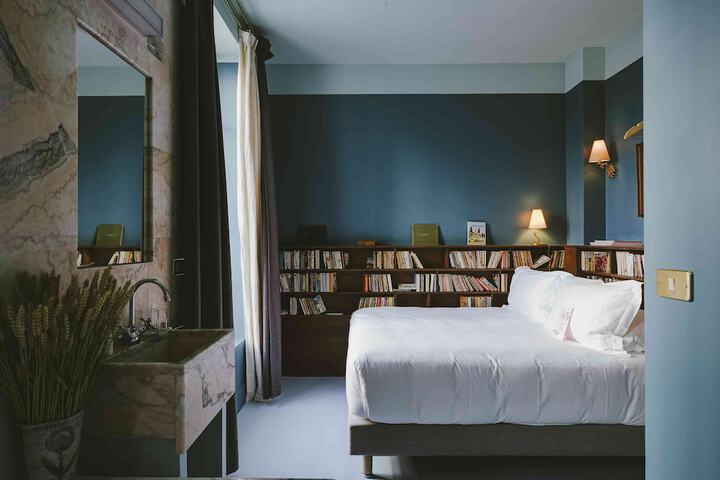 Room 5 of 28