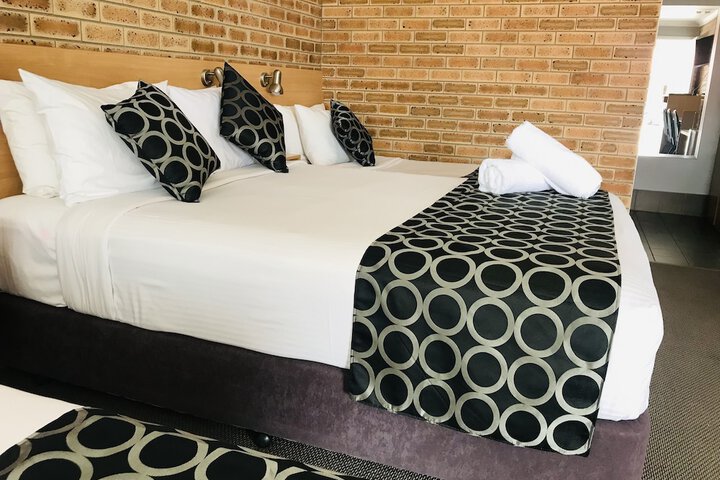 Room 15 of 152
