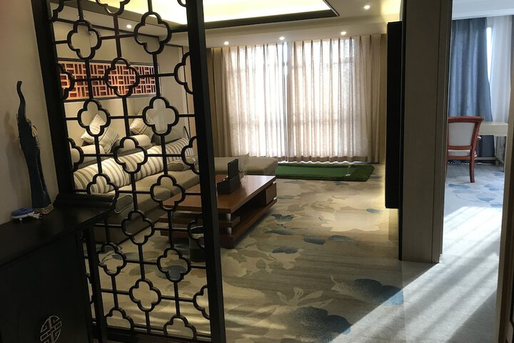 Room 7 of 10