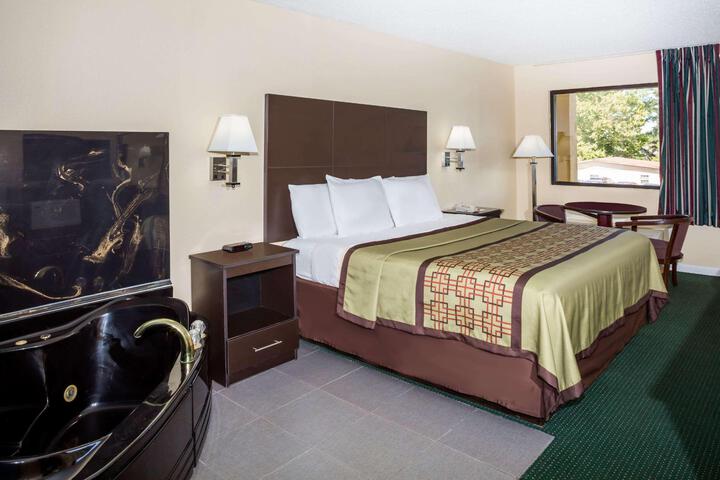 1 King Bed (10 of 11)