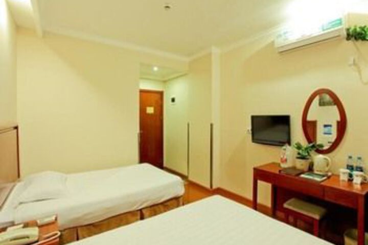 Room 21 of 35