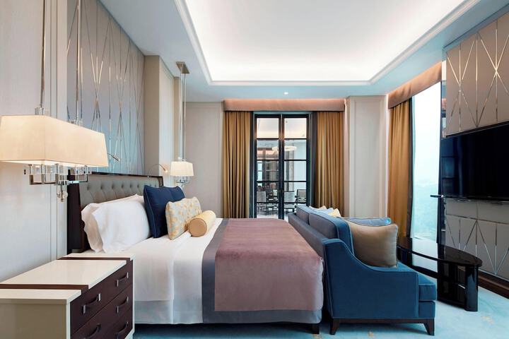 Room 16 of 105