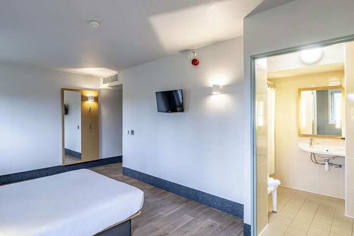 Room 13 of 73