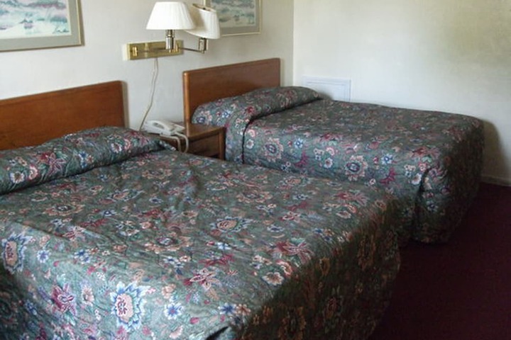 Room 5 of 8