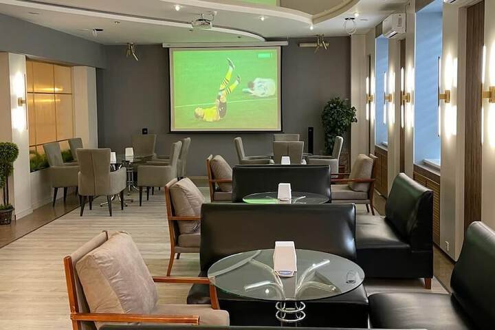 Lounge 90 of 106