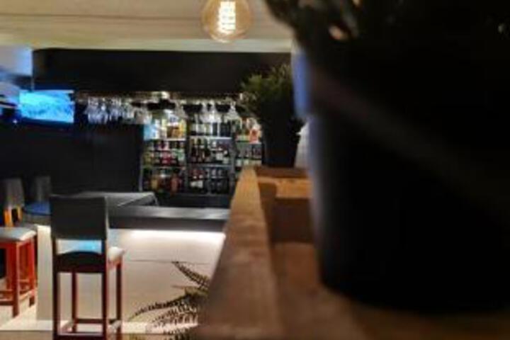 Lounge 5 of 24