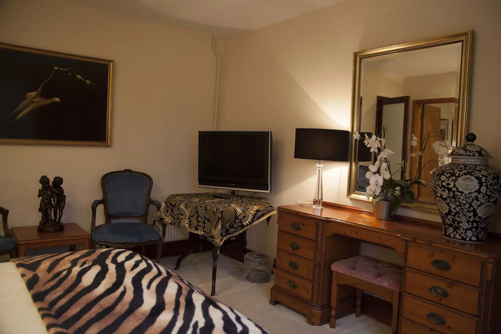 Room 8 of 10