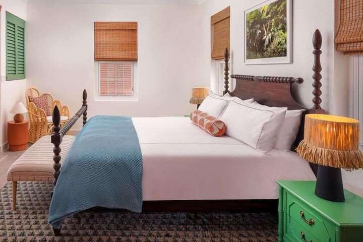 Room 52 of 227