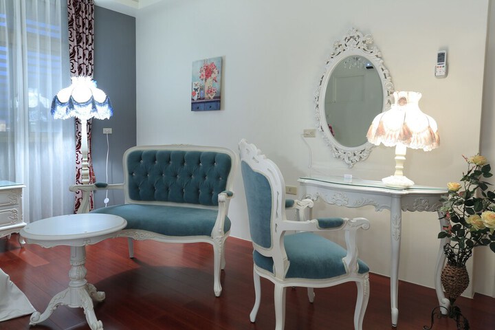 Room 10 of 24
