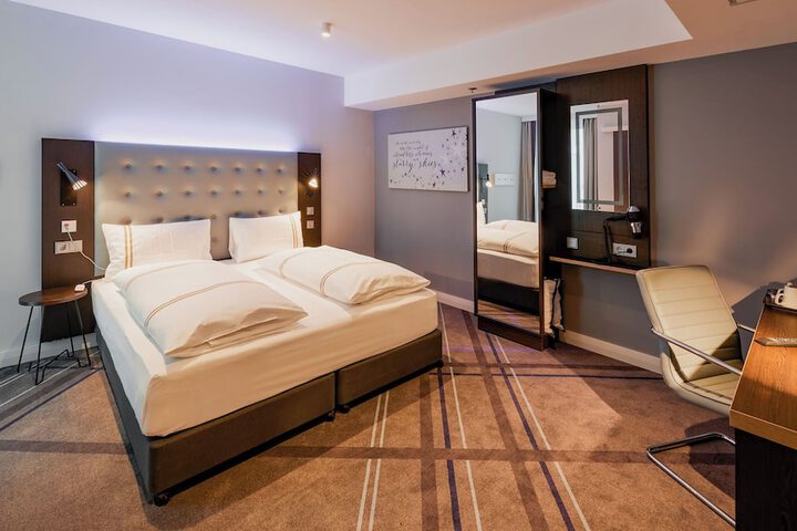 Room 4 of 25
