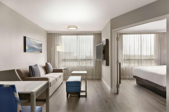 1 King Bed 2 Room Suite (2 of 9)