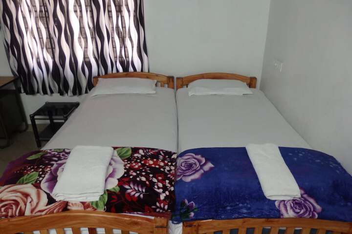 Room 12 of 102