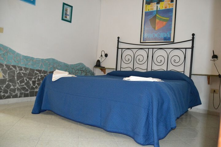 Room 2 of 41