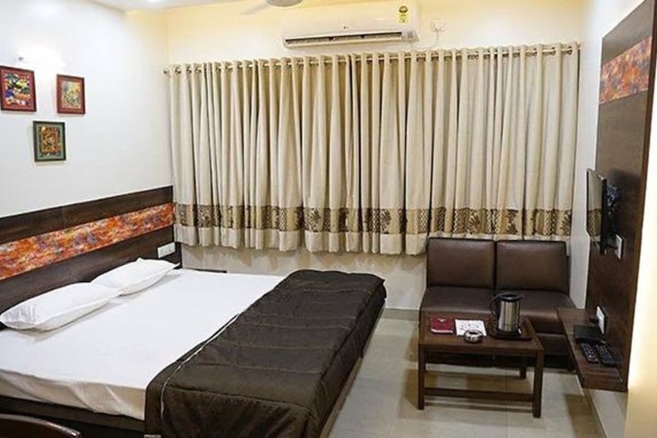 Room 3 of 13