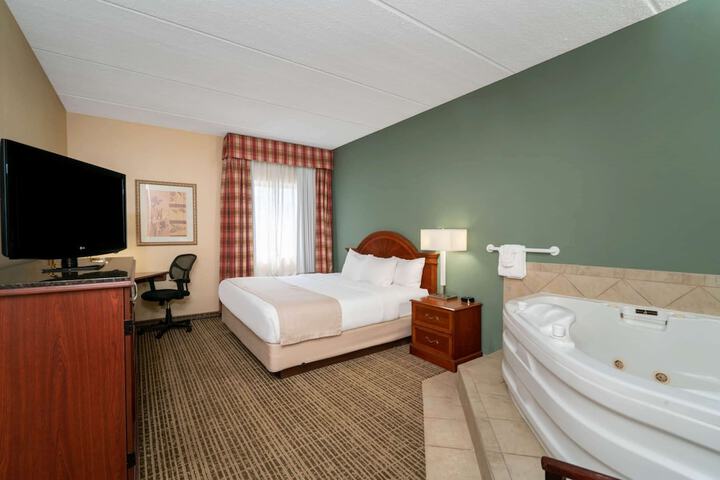 1 King Bed (1 of 20)