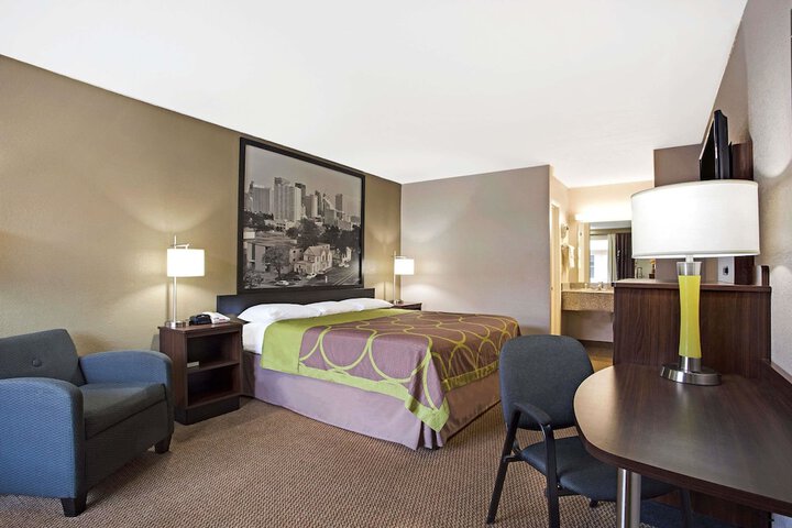 1 King Bed (3 of 8)