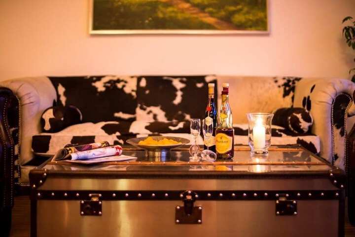Lounge 37 of 56