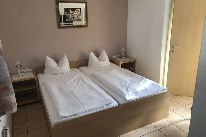 Room 6 of 31