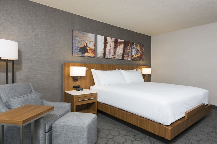 1 King Bed (7 of 14)