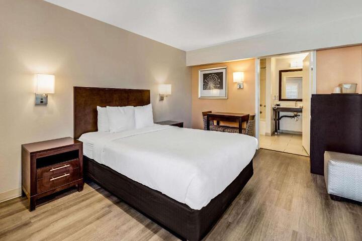 Queen Bed Accessible (5 of 14)
